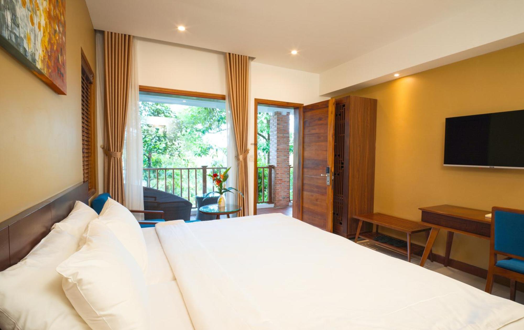 Resort Nadine & 4*